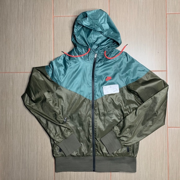 nike windbreaker mens small